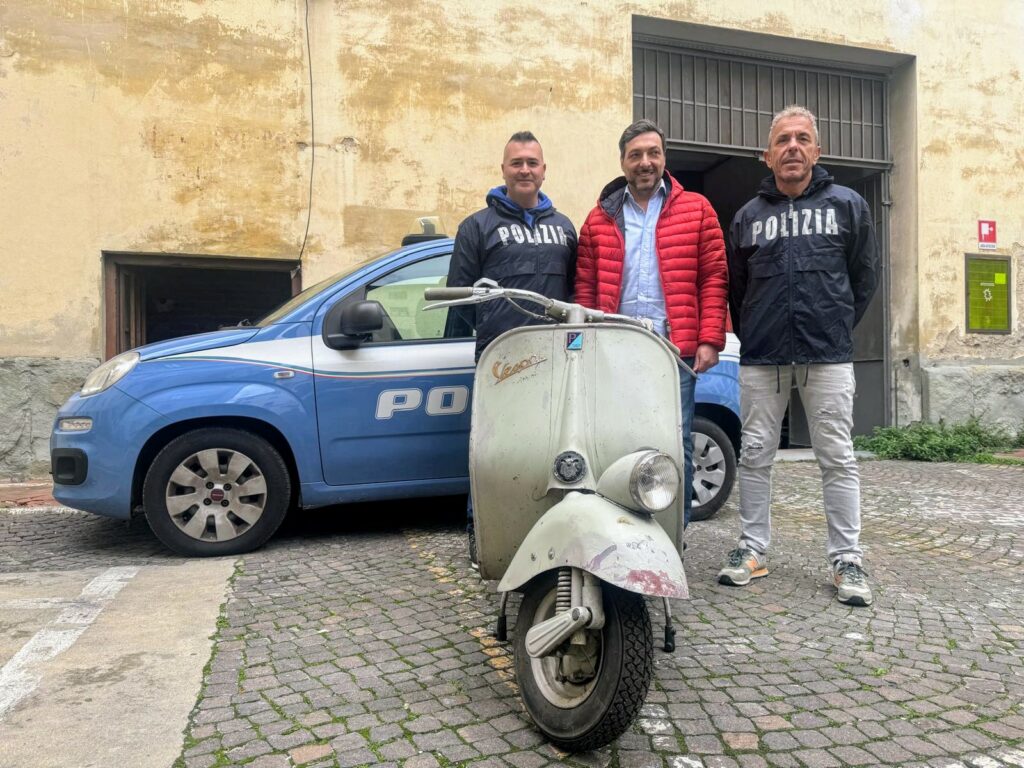 adn24 firenze | recuperata vespa depoca rubata risolto il caso in pochi giorni