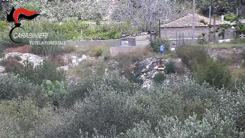 adn24 reggio calabria | rifiuti nel torrente santagata inchiesta sui siti di abbandono e degrado ambientale