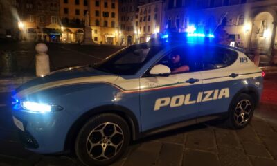 adn24 lucca | due giovani denunciati per danneggiamento di auto in centro storico