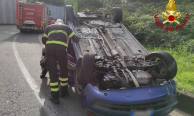 adn24 terni | incidente stradale allo svincolo est auto si ribaltata