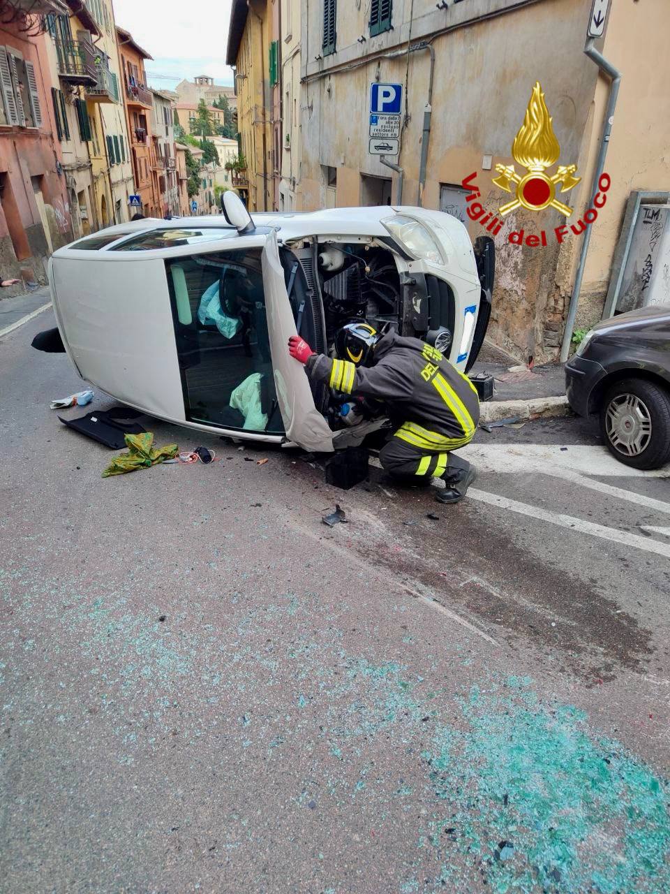 adn24 cavour pg | incidente stradale passante estrae uomo