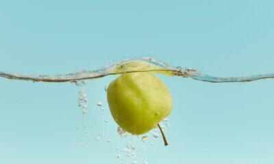 adn24 idratazione a tavola come scegliere i cibi ricchi di acqua per il benessere quotidiano